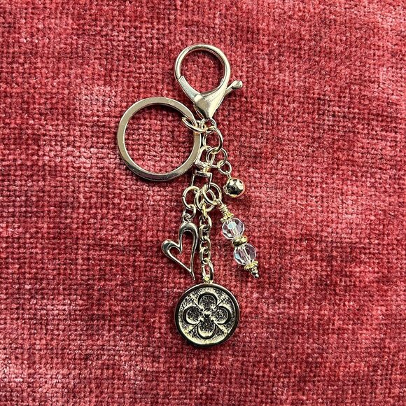 New CLOVER HEART Bag Charm Gold Tone ✤ - Picture 1 of 7
